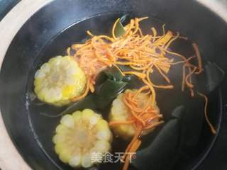 虫草花玉米海参汤的做法步骤:7