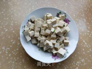荠菜香菇豆腐羹的做法步骤:3