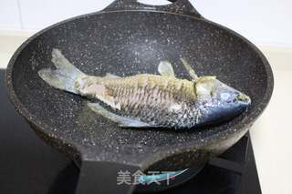 番茄鲫鱼汤的做法步骤:5