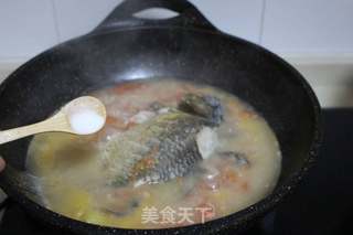 番茄鲫鱼汤的做法步骤:11