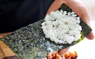 手卷寿司的做法步骤:2