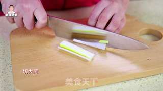 韩式辣白菜炒五花肉的做法步骤:4