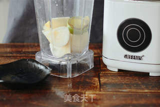 牛油果、雪梨、酸奶配一脸的做法步骤:4