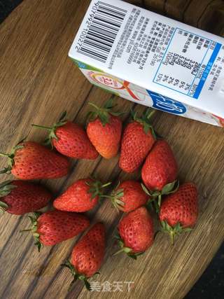 草莓奶昔的做法步骤:2