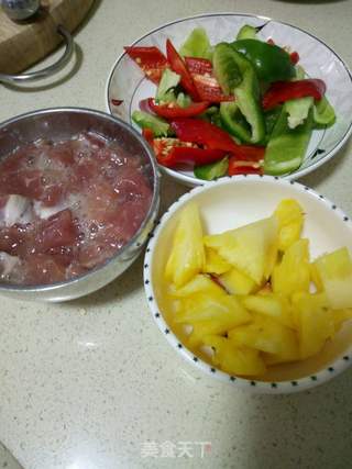菠萝咕噜肉的做法步骤:2