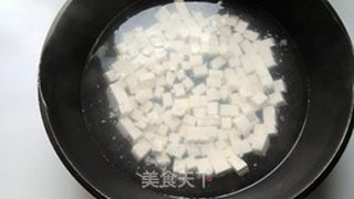 荠菜虾仁豆腐羹的做法步骤：3