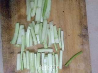 黄瓜芹菜汁的做法步骤:2