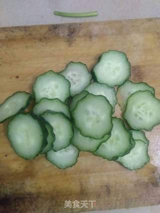 黄瓜芹菜汁的做法步骤:3