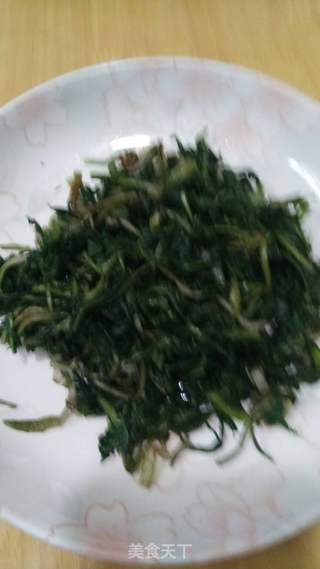凉拌蒲公英的做法步骤:4