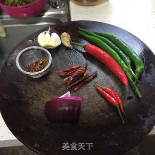 辣炒牛蛙的做法步骤:2