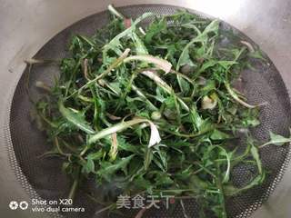 蒲公英拌粉丝的做法步骤:4