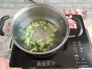 三文鱼肠香菇酱意面的做法步骤:7