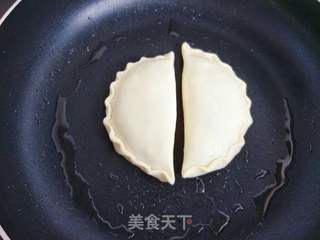 三鲜馅盒子的做法步骤:12