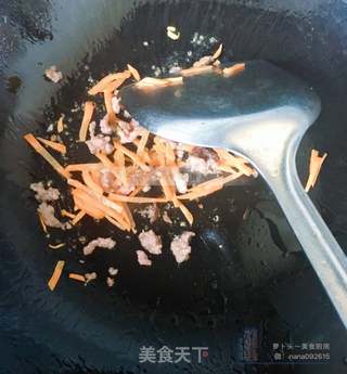 蛋黄瘦肉蔬菜羹 9月龄+的做法步骤:3