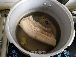 蒜泥白肉的做法步骤:2