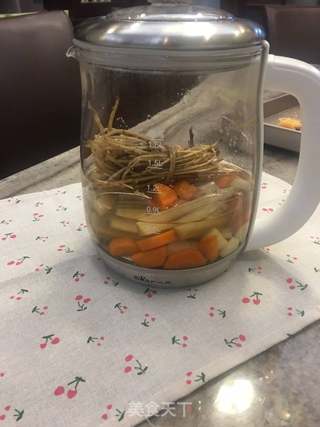 茅根竹蔗红萝卜马蹄水的做法步骤:3