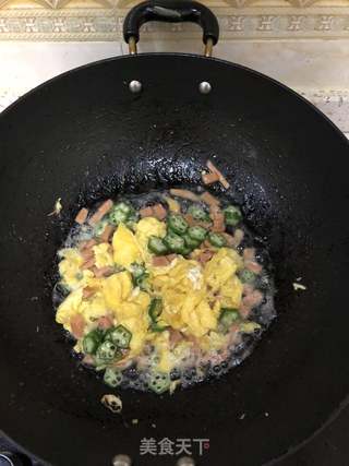 秋葵火腿蛋炒饭的做法步骤:3