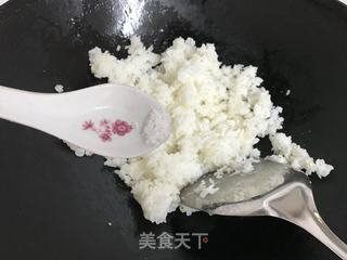 酸黄瓜蛋炒饭的做法步骤：7