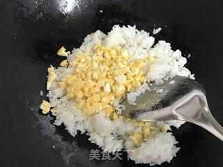 酸黄瓜蛋炒饭的做法步骤：8