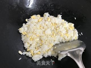 酸黄瓜蛋炒饭的做法步骤：9