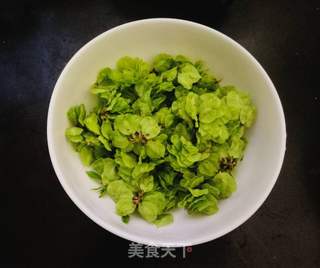 春天的味道:美味的榆钱粥的做法步骤:2
