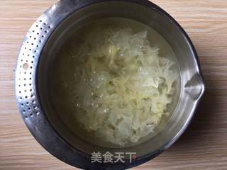 银耳莲子红枣羹的做法步骤:3