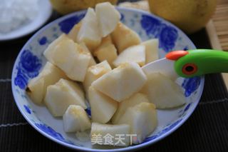 雪梨银茸西洋参片羹 清肺润肺，缓解久咳的做法步骤：3