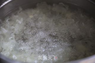 雪梨银茸西洋参片羹 清肺润肺，缓解久咳的做法步骤：4