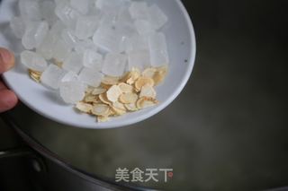 雪梨银茸西洋参片羹 清肺润肺，缓解久咳的做法步骤：5