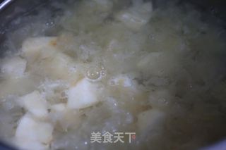 雪梨银茸西洋参片羹 清肺润肺，缓解久咳的做法步骤：7