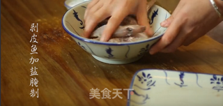潮音潮人：豆酱剥皮鱼 的做法步骤：2