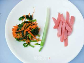 “便当”火腿蔬菜饭团的做法步骤：1