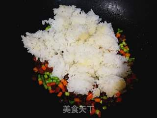 蒜苔腊肉炒饭的做法步骤：6