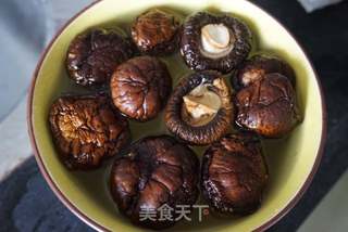 #梅菜香菇红烧肉的做法图解4