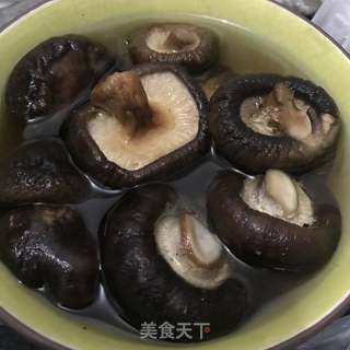 #梅菜香菇红烧肉的做法图解8