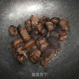 #梅菜香菇红烧肉的做法图解6