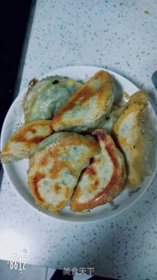 韭菜鸡蛋水煎包的做法步骤:5