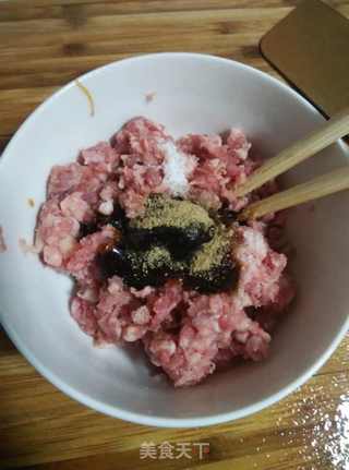 牛肉胡萝卜蒸饺的做法步骤：2