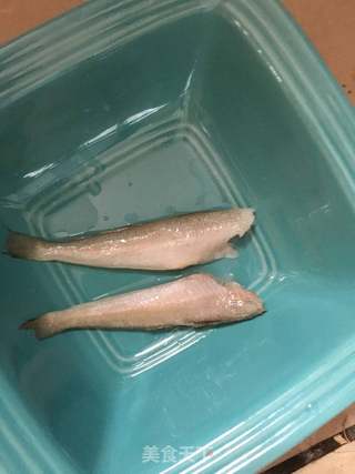 美味便当之酥炸沙丁鱼的做法步骤:2