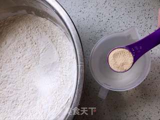 小猪豆沙包的做法步骤:2