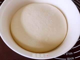 小猪豆沙包的做法步骤:13