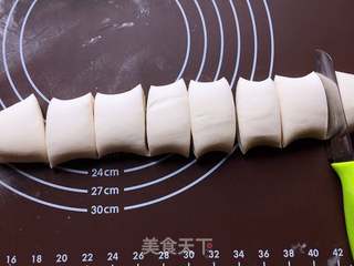 小猪豆沙包的做法步骤:14