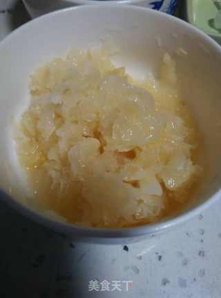 冰糖银耳莲子羹的做法步骤：2