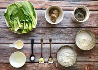 青菜虾仁水晶饺 宝宝爱吃的做法步骤：1
