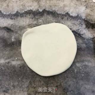 猪肉芹菜香葱水饺的做法步骤:7