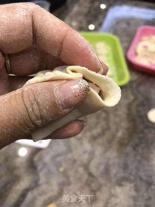 猪肉芹菜香葱水饺的做法步骤:11