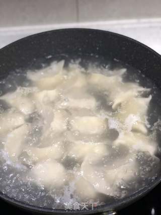 猪肉芹菜香葱水饺的做法步骤:15