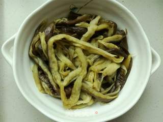 凉拌手撕茄子的做法步骤:7