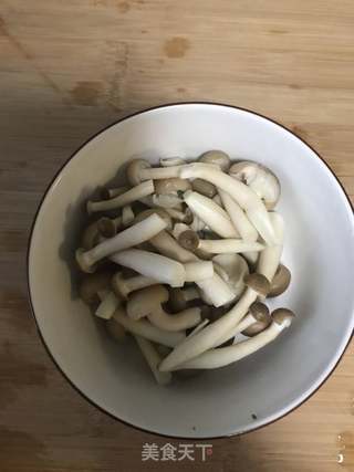 什锦蔬菜排骨煲仔饭的做法步骤:2