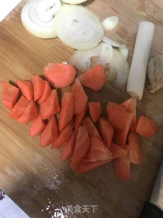 什锦蔬菜排骨煲仔饭的做法步骤:3